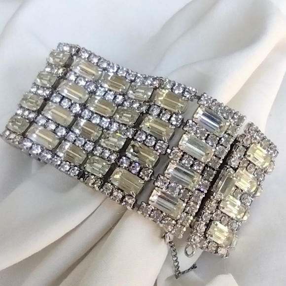 Vintage Mid Century Chunky Clear Rhinestone Bracelet with Safety Chain - Picture 2 of 6